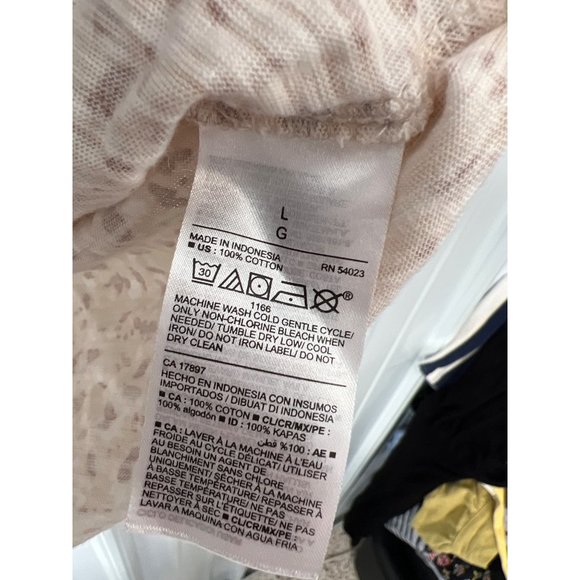 Old Navy Everywear V-Neck T-Shirt Women L Animal Print Tee Cotton Summer Relaxed - Picture 4 of 9